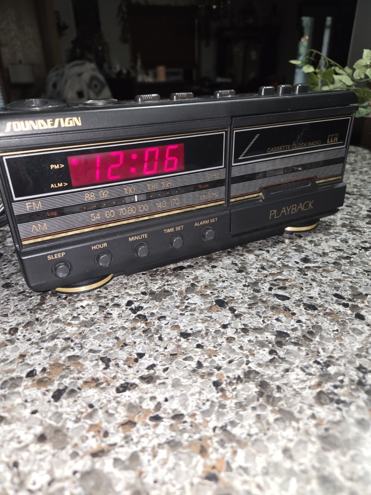 Vintage 1980&rsquo;s Sound Design Alarm Clock Radio Cassette Player 3827CBK AM / FM