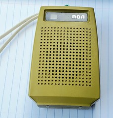 VTG RCA HAND HELD SMALL RADIO untested