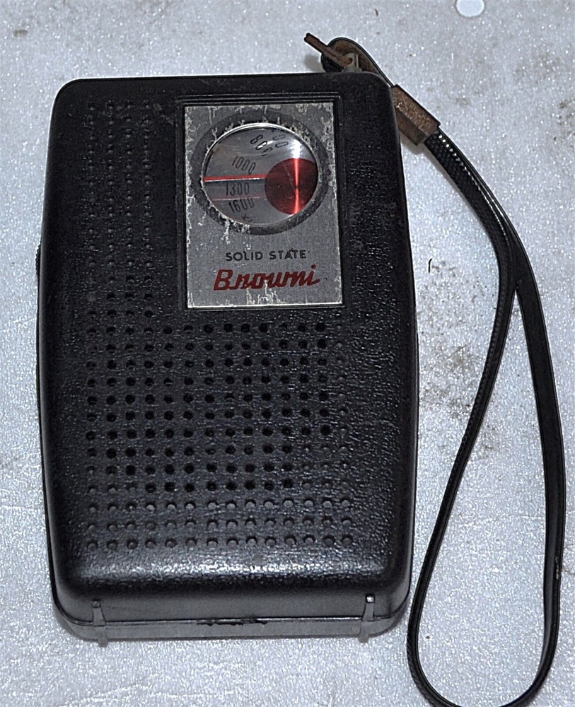 VINTAGE BROWNI SOLID STATE AM PORTABLE RADIO FROM HONG KONG WORKS