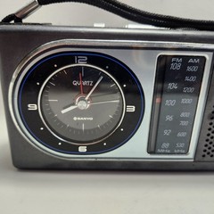 Sanyo RPM-C5 AM/FM 2 Band Quartz Clock Radio Alarm W/Antenna & Strap Vintage