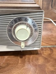 1960’s Motorola C7N/16 M tube radio Mid Century Modern Design WORKS