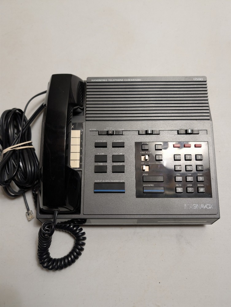 Vintage Magnavox D 9530 Power Back Up 2 Band AM/FM Clock Radio Landline Phone