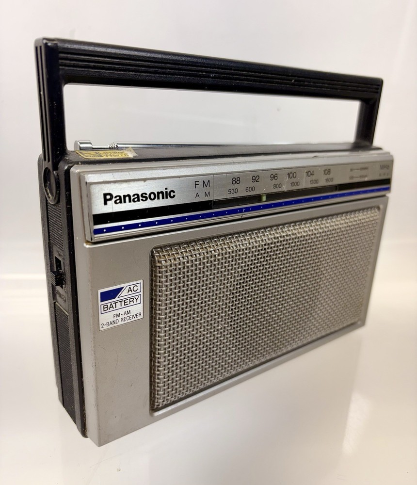 Vintage Panasonic Radio AM FM 2-Band Receiver Model RF 538A Black AC Plug