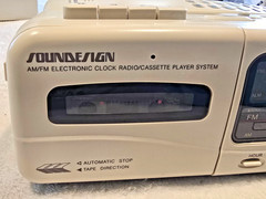 VINTAGE – SOUNDESIGN AM-FM / CLOCK RADIO / TELEPHONE / CASSETTE PLAYER – 7569IVY