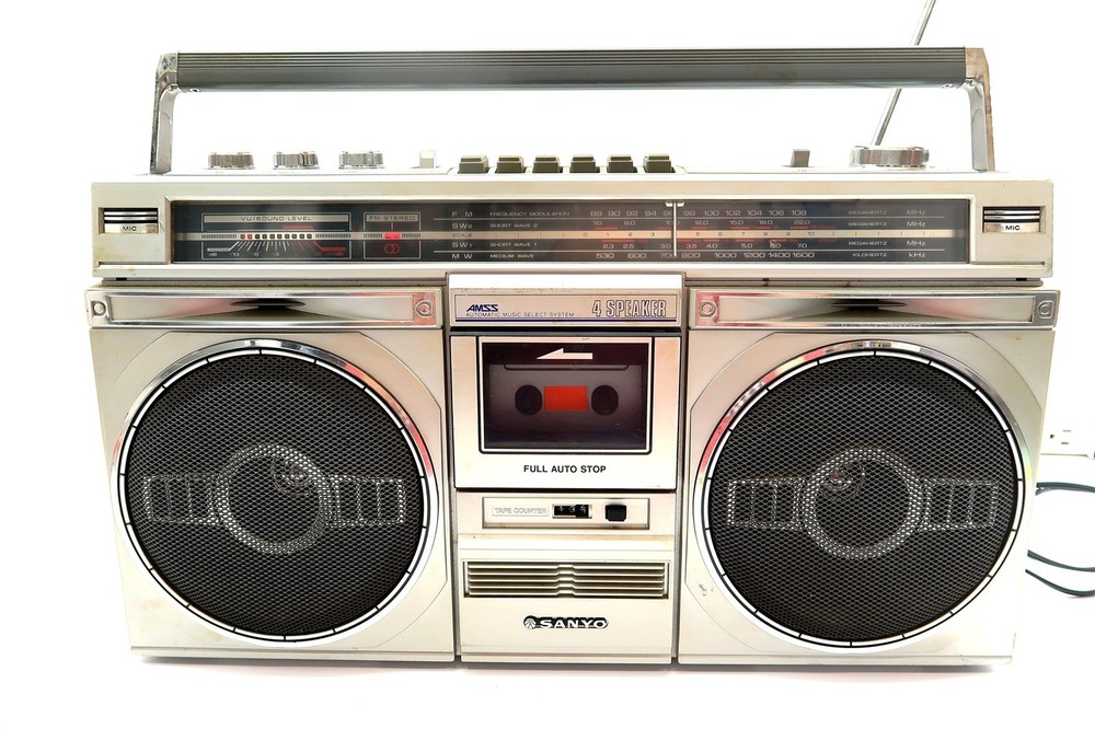 Vintage SANYO M9935K FM Boombox Radio Short Wave Works TAPE PLAYER WANTS TO WORK