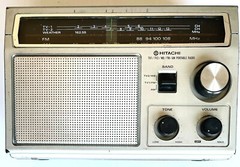 VINTAGE HITACHI KH-980H FM/AM/TV/WEATHER MULIT BAND PORTABLE RADIO AC/BATTERIES