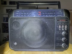 GE SUPERADIO 7-2887B AM/ FM Long Range -Wide Range Radio.