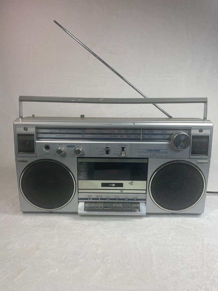 Toshiba RT-120S Vintage AM/FM Radio Cassette Boombox – Non-Working Cassette