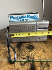 Vintage Magnavox Portable AM/FM Radio