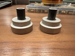 Braun Radio Germany. T1000 T 1000 AM FM Frequency Control Knobs. Red & White Dot