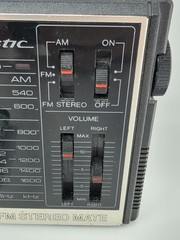 Realistic 12-131 AM/FM Stereo-Mate Radio Built-In Speaker Vintage Clean W/AA Bt