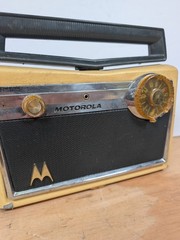 Vintage Motorola 5P33W Tube Radio Golden Voice Portable Battery or 117V UNTESTED