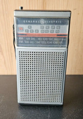 AM/FM RADIO/ T.V SOUND. GENERAL ELECTRIC MODEL NO. 7-2924A MADE IN HONG KONG.