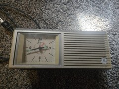 Vintage GE Quartz Analog Clock Radio AM/FM Snooze Alarm 7-4657A Tested Works