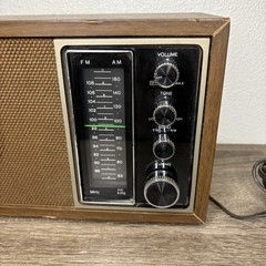 Vintage 1970&rsquo;s SONY TFM-9440W Solid-State AM/FM Table Top Radio Works!