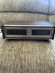 1970 Soundesign Flip Clock Radio – Model 3450