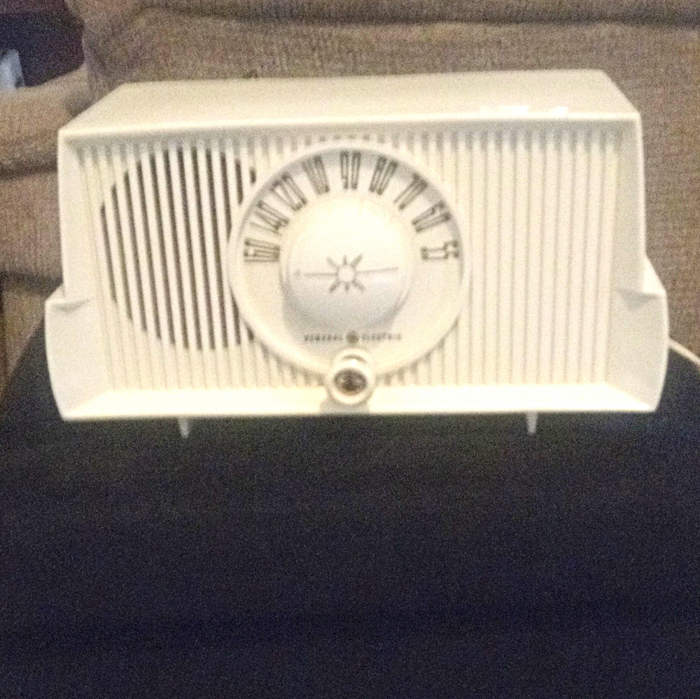 General Electric Model 425 Vintage Tube Radio, White Atomic Age Working 📻