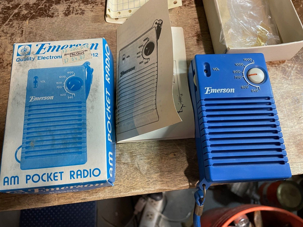 VINTAGE 1977 EMERSON AM POCKET RADIO P3300 ROYAL BLUE Excellent