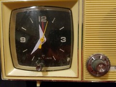 Vintage Electro Brand AM Clock Radio – Solid State – Working – Beige & Silver