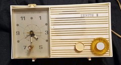 Vintage 1965 Zenith Clock Tube Radio Alarm Model Y169W Off White Cream