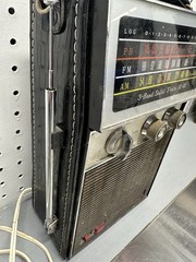Vintage 3-Band Solid State AC-DC Radio w/ carrying handle & power cord *Tested*