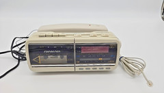 Soundesign 7580IVY AM/FM Alarm Clock radio Telephone Cassette Player