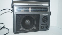 Retro Vintage REALISTIC RADIO SHACK 12-625A AM FM Portable AC DC Radio – Works