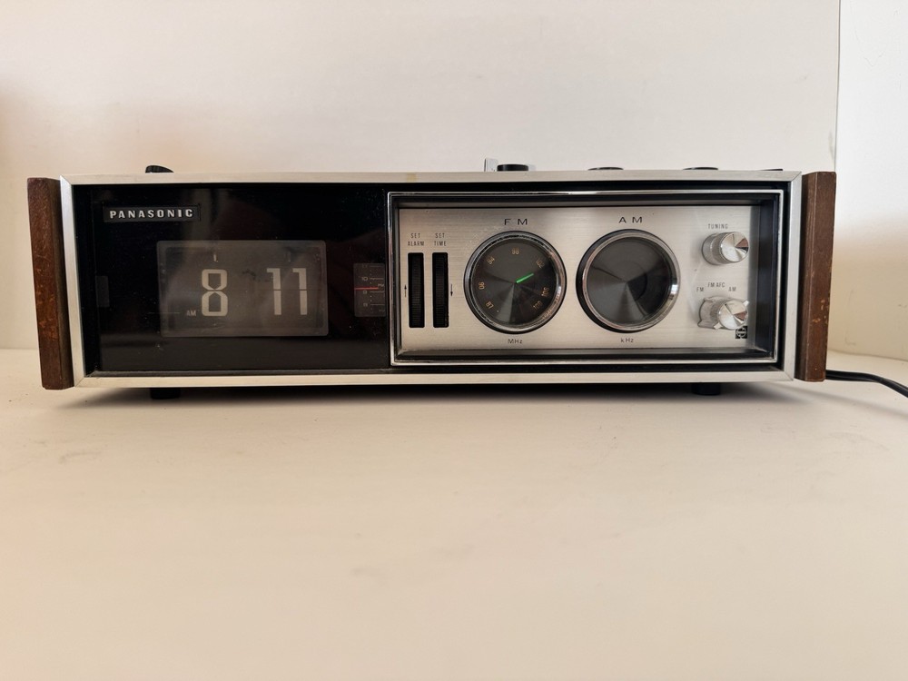 Vintage 1970’s Panasonic RF-7469 AM/FM Digital Flip Clock Radio Alarm Working