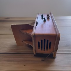 The Country Bell Superheterodyne Radio Receiver Model 556