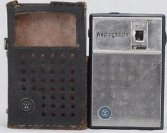 VINTAGE WESTINGHOUSE H-902P6 GP 6 TRANSISTOR PORTABLE AM RADIO IN LEATHER CASE