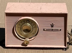 1950’s Vintage General Electric Pink AM Tube Radio Model 877 Rare Retro MCM