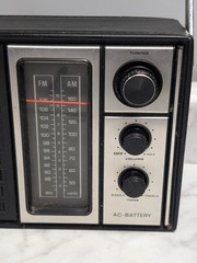 VINTAGE 1970&rsquo;S PANASONIC RF-915 AM/FM PORTABLE RADIO, W/ ANTENNA & HANDLE