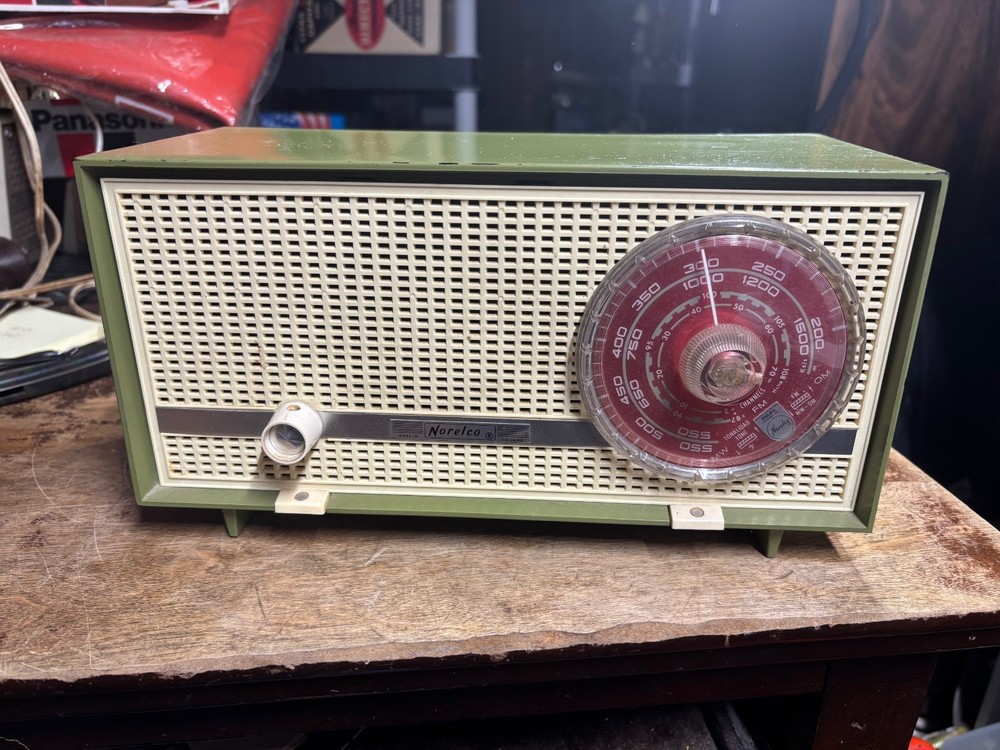 RARE 1955 Philips Olive Green Tube Radio Model B1X18A/70F Bakelite Working!!