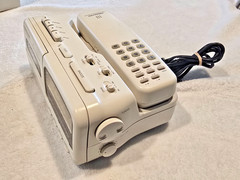 VINTAGE – SOUNDESIGN AM-FM / CLOCK RADIO / TELEPHONE / CASSETTE PLAYER – 7569IVY