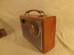 GE Transistor Radio In Leather Case P-776B USA UNTESTED