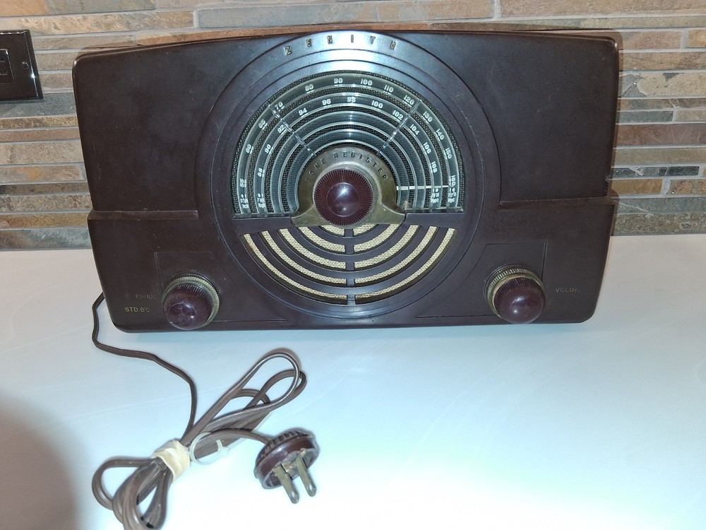 ZENITH USA Vacuum Tube Radio 7H820UZ