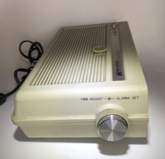Vintage MIDLAND International Solid State AM FM Digital Clock Radio Model 11-396