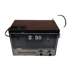 Vintage RCA Flip Clock AM/FM Radio Alarm Clock