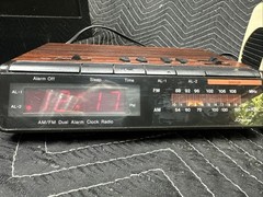 Vintage Lot of 3 80s Cube MAGNAVOX ++ Dual Alarm Clock AM/FM Radio D3110/37