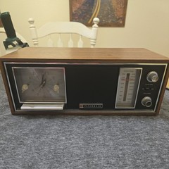 Vintage Panasonic RC-7247 Tabletop AM/FM Solid State Radio in Wooden Case Works