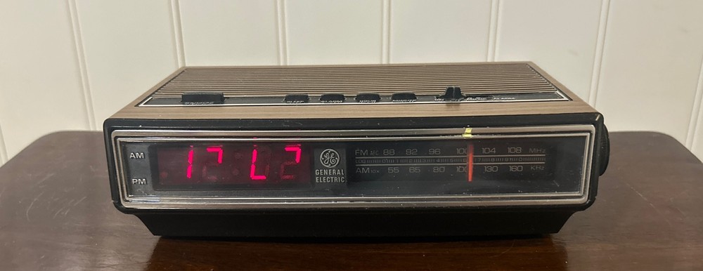 GE General Electric Radio AM FM Alarm Clock 7-4625C VNTG Woodgrain WORKING READ