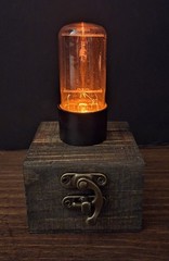 Old Vintage Radio Lighted Vacuum Tube – Novelty Night Light / LED Amp Desk Lamp