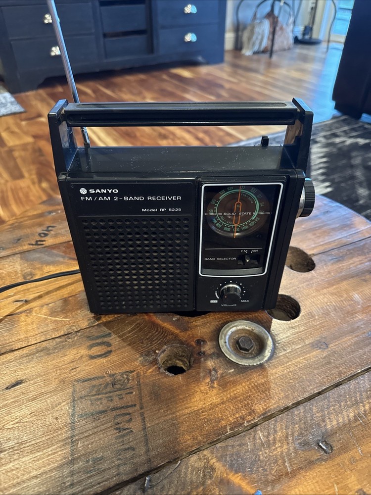 Sanyo FM/AM 2 Band Receiver Model RP 5225