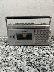 Realistic Minisette-12 AM/FM Radio Cassette Recorder Vintage Portable