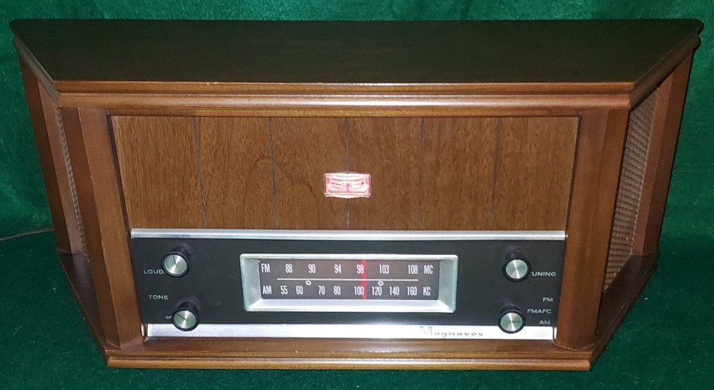 Vintage Magnavox Model OFM-022 AM-FM Tube Radio Dual Speaker with Walnut Case