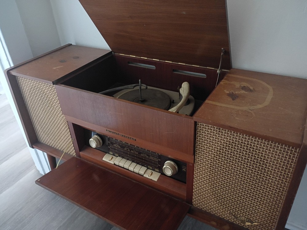Grundig Majestic Stereo Console
