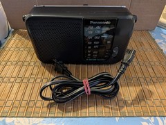 Panasonic RF-544 AM/FM Vintage portable radio with carrying handle AC/DC (READ)
