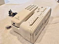 VINTAGE – SOUNDESIGN AM-FM / CLOCK RADIO / TELEPHONE / CASSETTE PLAYER – 7569IVY