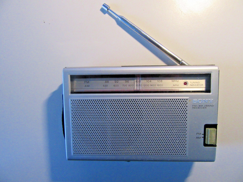 (11$17) Sony Portable 2-Band AM-FM Radio Receiver Model TFM-6160W, TESTED