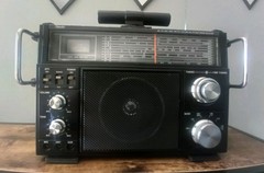 Rhapsody RY-610 10 Band AC/DC Portable Radio